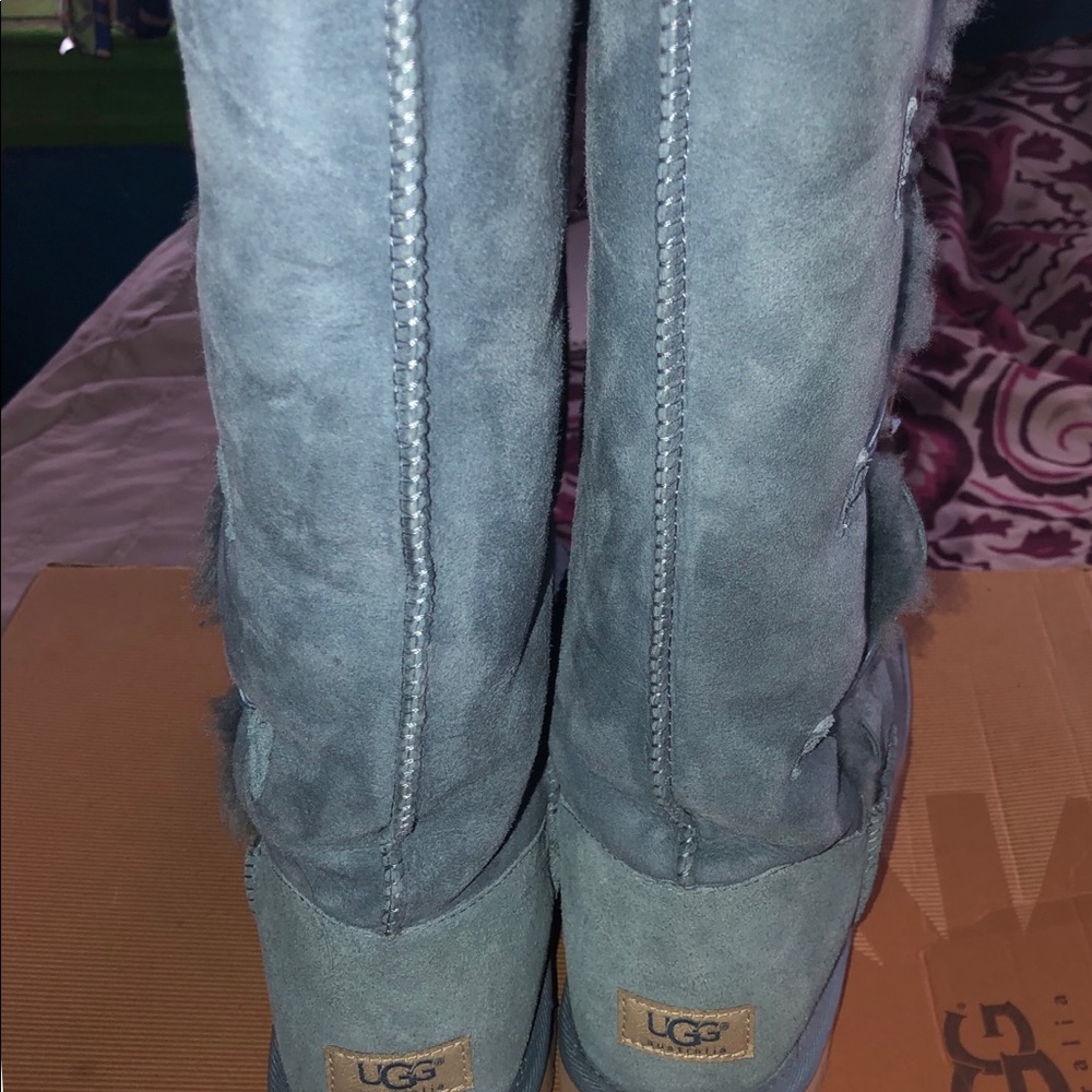 Women’s size 12 UGG boot worn twice - Picture 3 of 8